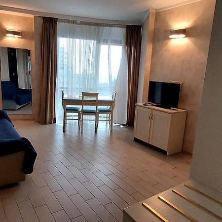 Aparthotel In Orbi Sea Towers バトゥーミ エクステリア 写真