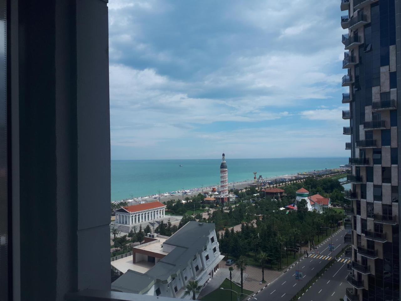 Aparthotel In Orbi Sea Towers バトゥーミ エクステリア 写真